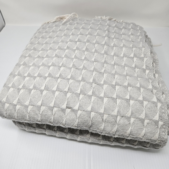 Mora Son De Abrigo Spain 2 Throw Blankets Cotton Blend Textured Weave Gray Cream - Picture 6 of 16